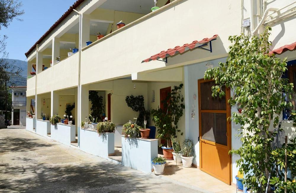 Kotsifas Rooms Тирос Экстерьер фото